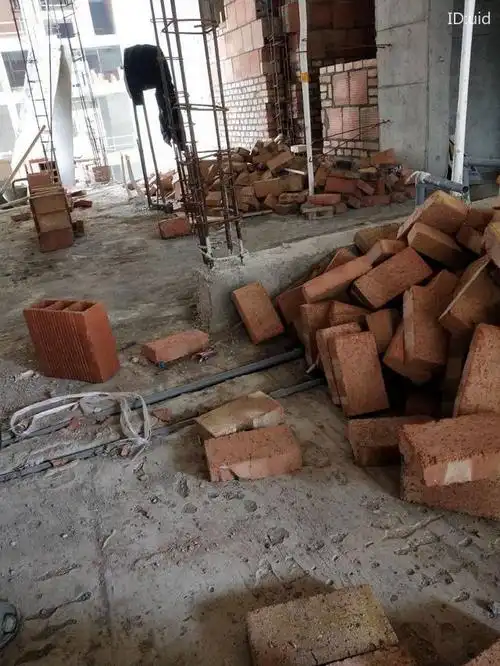 来到工地干活,在胖也让你瘦成闪电,在爱打扮也让你变成村姑