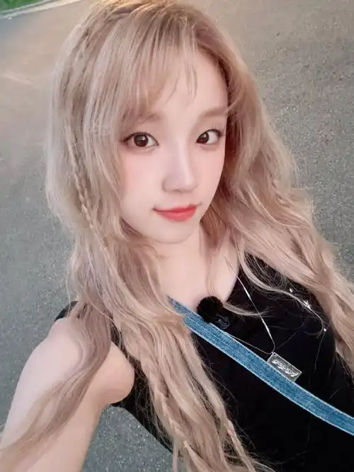 宋雨琦裙子上绑丝巾##宋雨琦新综艺star girl