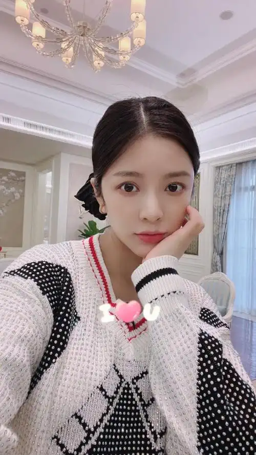 杜淳老婆晒孕期近照,怀孕后皮肤变黑明显,自侃脸以下两个色