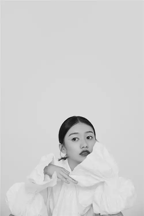 陆琦蔚曝质感时尚大片 随性利落诠释别致时髦