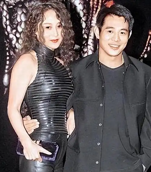 李连杰的女儿李思在父母离婚的阴影里长大35岁仍未婚