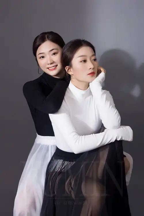 闺蜜写真 黑白 简约 头纱照 灰色调  黑白灰经典 双人