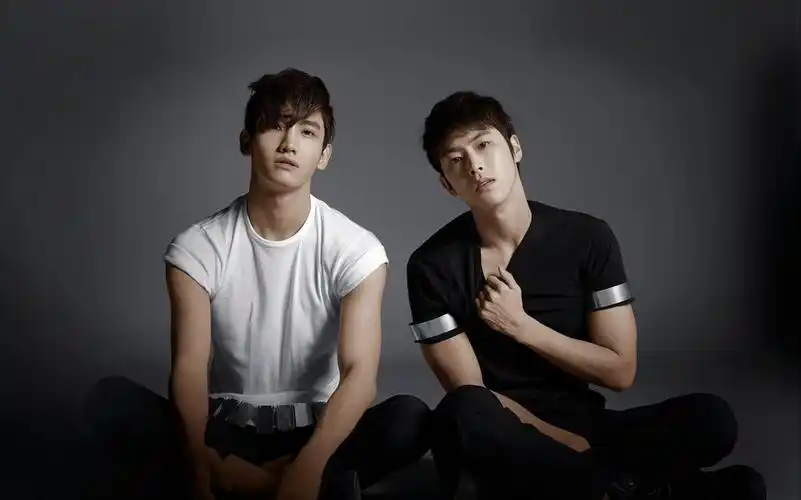 东方神起【o正反合】帅气经典的开场,老郑略显微胖,哈哈!