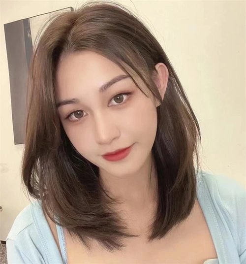 尴尬期女生发型 职场也很适合留