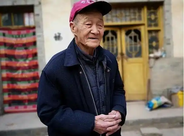 五六十岁老年人应避免说这3句话,以免被轻视