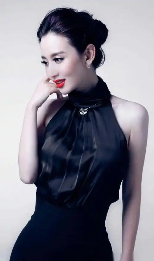 张萌中国内地女模特演员制片人主持人钢琴教师歌手