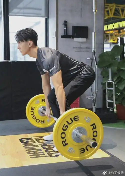 吴尊身材#吴尊的腹肌居然存在了20多年,也太自律了吧!