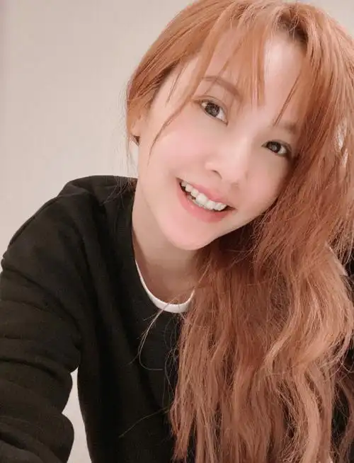 杨丞琳晒美照,自称"即使素颜也漂亮",扎起马尾面色潮红,果然不用化妆