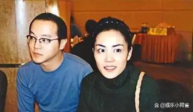 在与黑豹乐队的主唱窦唯开始恋情之前,王菲曾与该乐队的吉他手栾树有