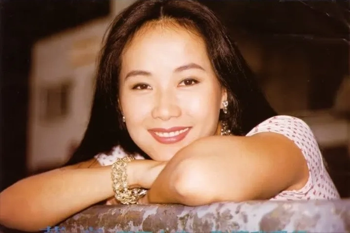 聪慧女人叶童,因渴望家庭温暖,老公绯闻不断她依然选择相信对方_陈国