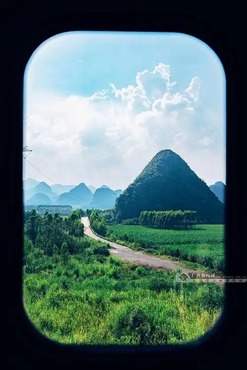在广西坐高铁别玩手机!不然你会错过许多窗外美景
