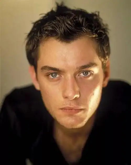 一代男神裘德洛娶亲了细数曩昔情史也真是出色