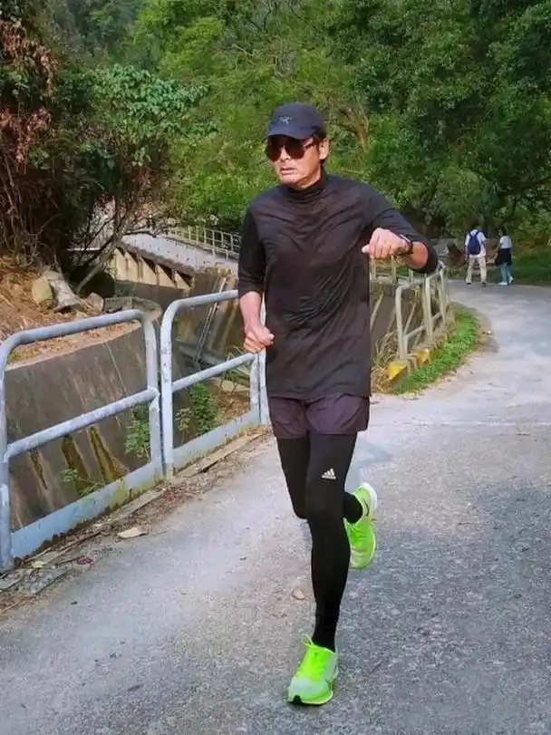 中老年人健康的跑步方式该如何打开?