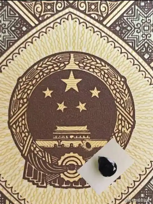 第一他只存在于特强六大冠wo中;第二在背面国徽处五星下方对应之处有