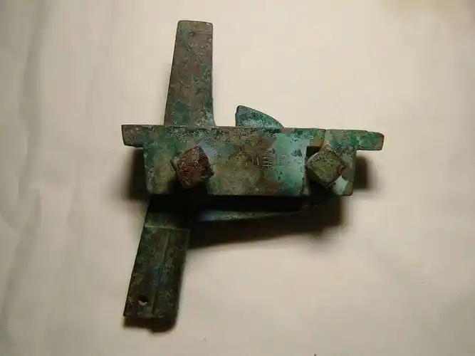 三国赵濯青铜私弩