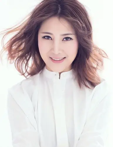 一个愿意相随的美貌若花般的阳光女子,愿意同自己所爱的人奔赴一个