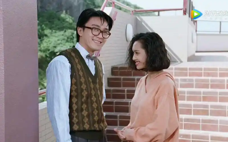 有回头看了这部电影 逃学威龙中星爷吻朱茵这段太经典_哔哩哔哩 (゜