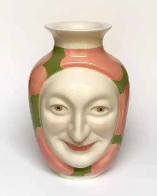 设计|花瓶上长出微笑的脸,"病态"的美,反而让人越看越喜欢_作品_陶瓷