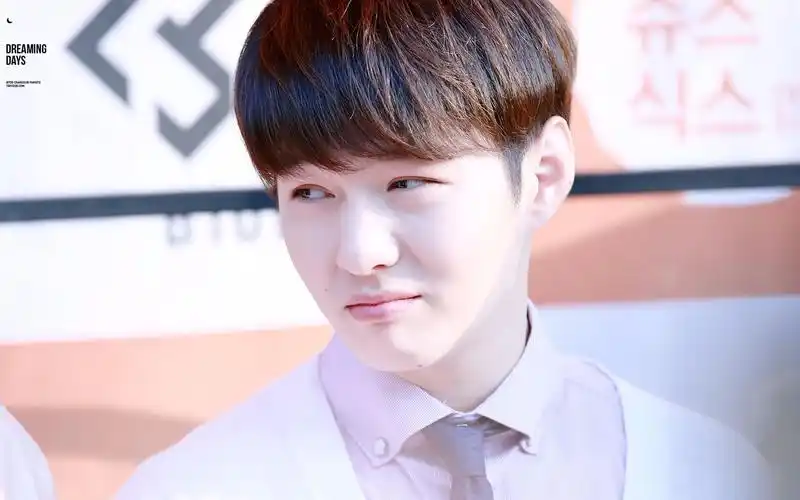 李昌燮 偷偷将自己的暖宝宝塞给星材噗尼的暖燮