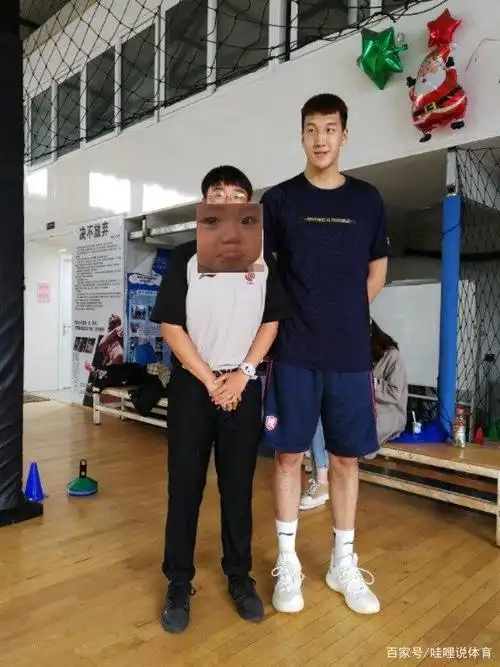 哇哩探访广东冠军成员!开朗的邻家大男孩杜润旺:我热爱篮球