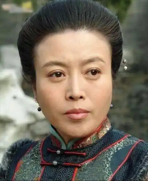 不惜为爱下跪,四次流产,"苦情影后"丁嘉丽与孙红雷的爱恨情仇