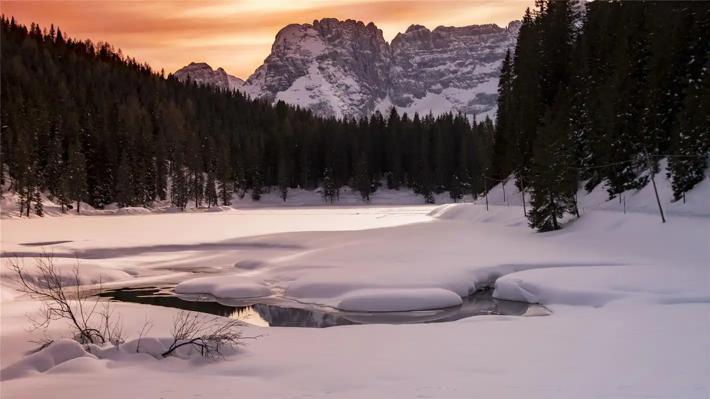 漂亮的冬日雪景高清桌面壁纸