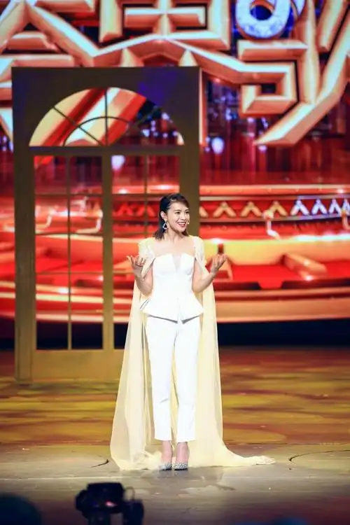 栗坤跨界歌王2主持人图片