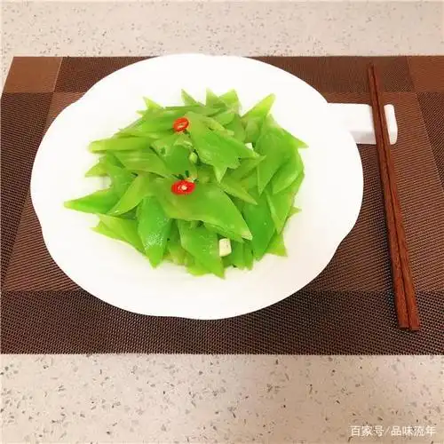 为啥大酒店的清炒莴笋那么碧绿脆爽?只要注意这两点,你也可以!