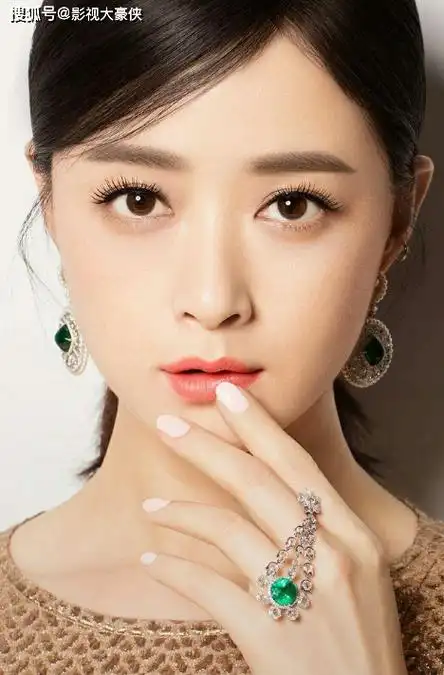 韩红说的没错,40岁"无人敢娶"的蒋欣,已经走上了另一_