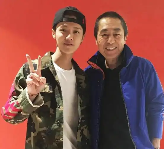 一张照片戳穿了鹿晗的尴尬陈道明的话总算是有人信了