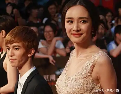 杨幂郭敬明关系太好了吧?私下聚会被偶遇,身高差距好明显