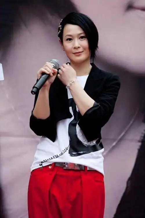 明星图片刘若英稚气未脱热辣美女文章小虾米