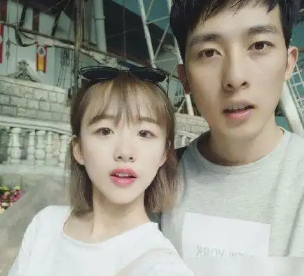 网红阿沁惨遭男友出轨自己好友女方资料被扒疑似整容旧照曝光