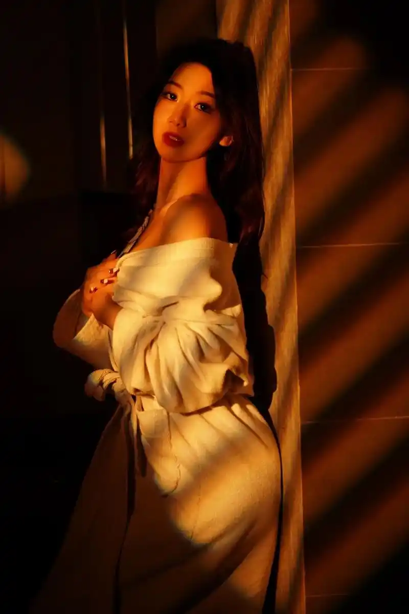 为你倾城倾国#女大学生 #高级感 #个人写真 #高冷范 #御 - 抖音