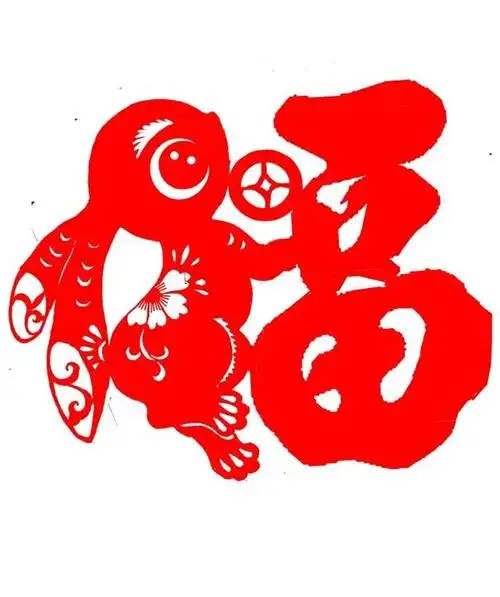 铺开一卷宣纸,细致整理,将她刚刚创作完成的兔年主题剪纸作品逐一展示