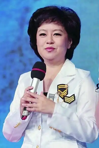 鞠萍姐姐笑言现在"特别乐呵" 将迎主持生涯30年