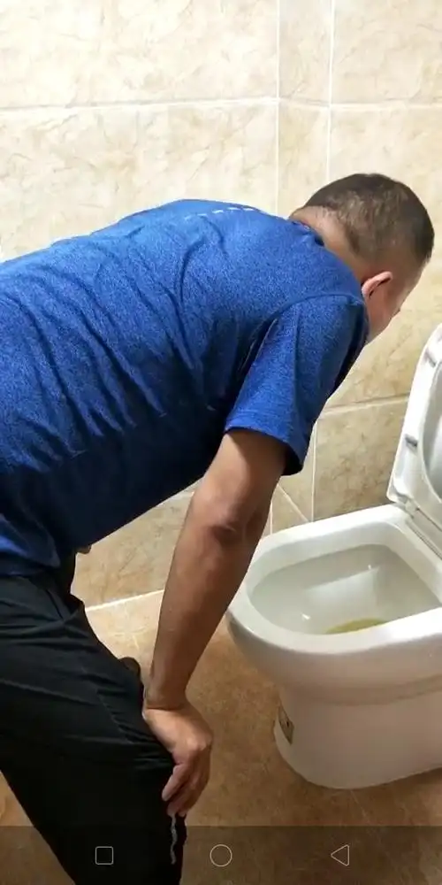 辛苦喝酒后的老杨同志了,睡了一天,吐了n次,美食美食都错过了