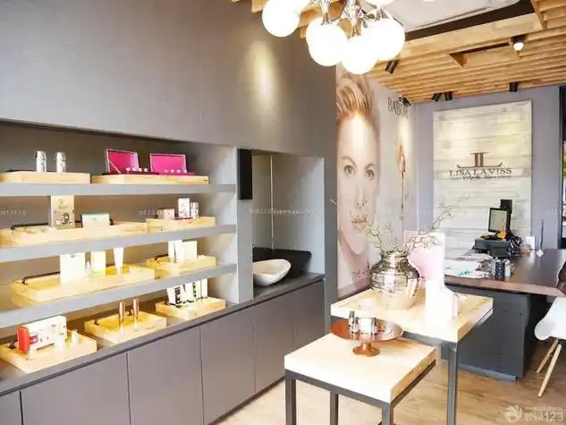 美容院美妆区布置(美容院化妆品店产品摆放图片)