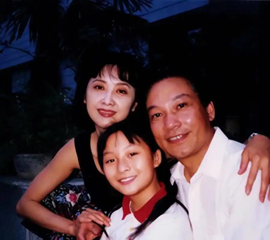 朱琳:丈夫原来是工人,当年的一个错误决定他遗憾终生 朱琳是我国电视