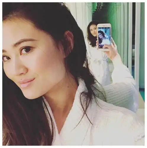 奥莉的妈妈妈李安琪国字脸你知道吗近照一家四口幸福的很啊