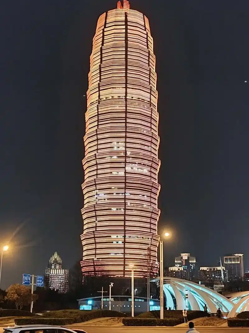 郑州大玉米楼旅游攻略  乘坐一号线 直达会展中心 从会展中心的d出口