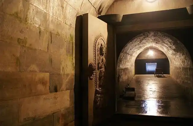 皇帝下葬后地宫内最后一名工匠是如何出来的专家老祖宗聪明