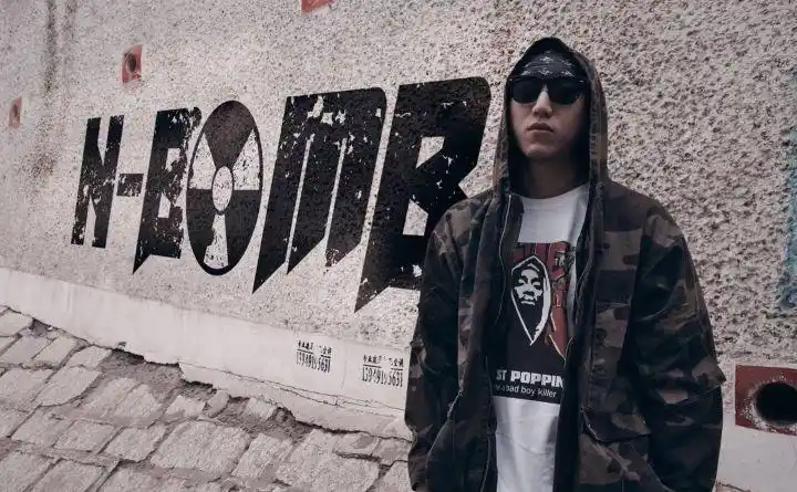 什么是硬核说唱,中国有嘻哈里的艾福杰尼属于硬核说唱吗.