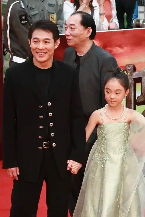 黄秋燕与李连杰分手后已再嫁,曾经的一对,如今再相见已是陌生人_女儿