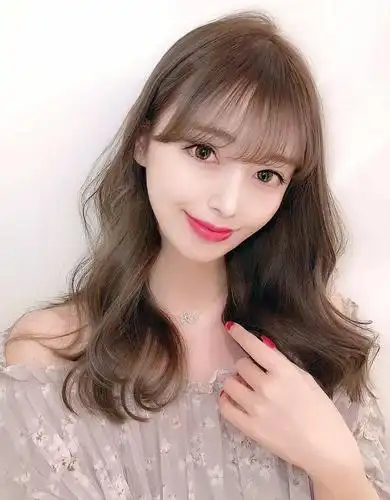 好看的中长发卷发发型