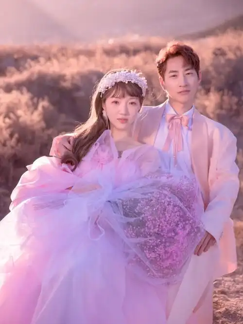 甜蜜粉色纪实婚纱照🌸夕阳无限美好💓