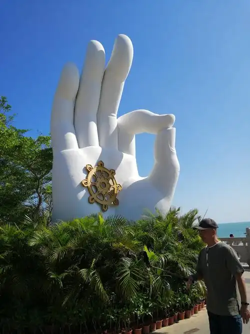 南山寺旁边的大佛手