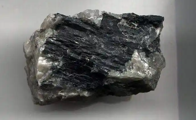 简要概述角闪石