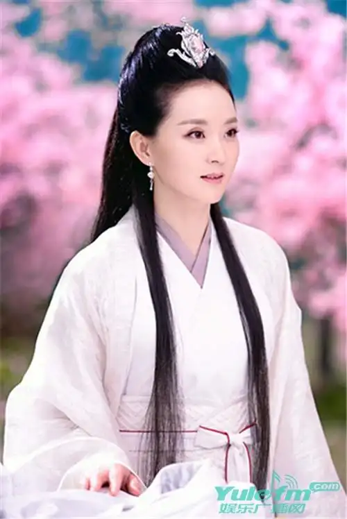 王艳《花谢花飞花满天》开播 再演古装造型惊艳