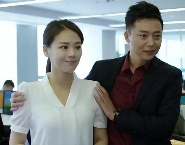 笑麻了!原来他们是亲父子,看似八竿子打不着,但长相骗不了人